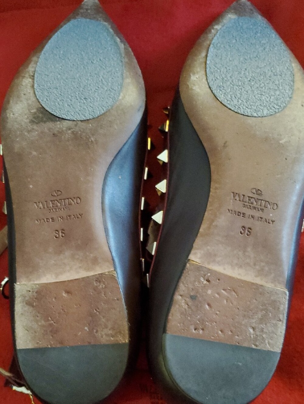 Valentino Garavani Black & Burgundy Rockstud Pointed Flats - Picture 3 of 8